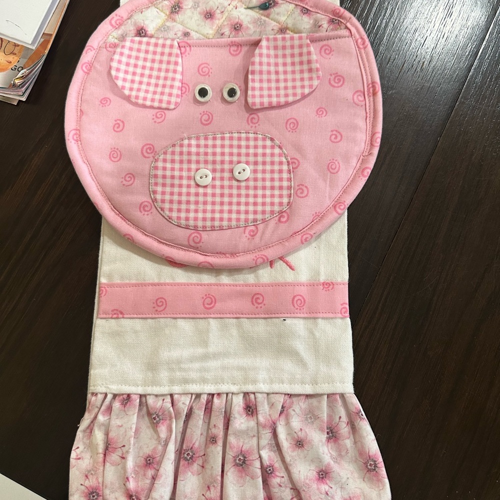 Pink Piggy oven mitt and towel